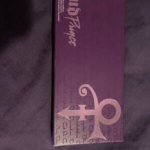 New Urban Decay Prince Purple Eyeshadow Palette Shimmer Matte Raspberry Beret